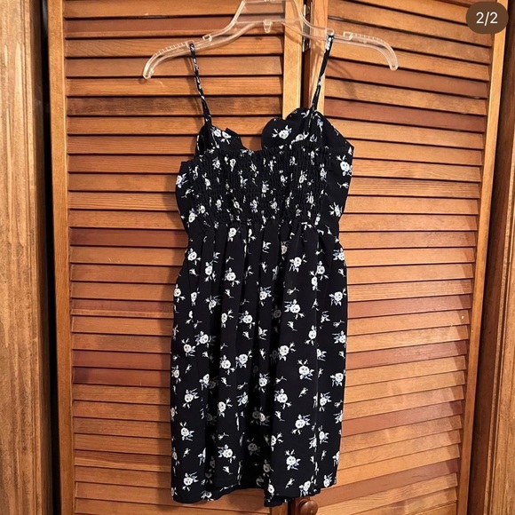 Spring Dress🌦️🌦️ - Picture 2 of 2